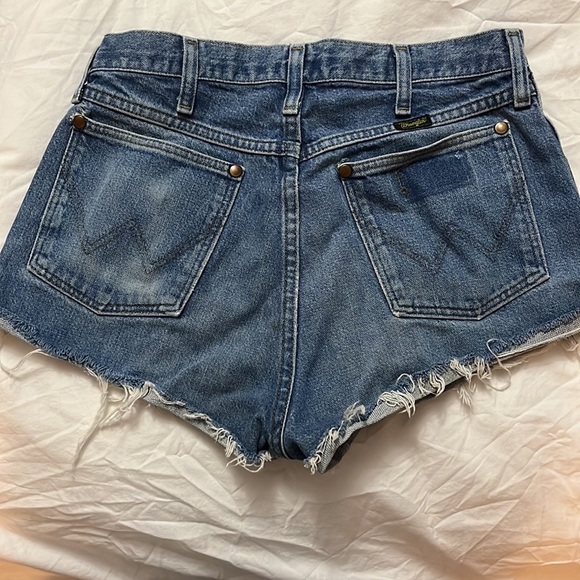 Wrangler Shorts - Picture 2 of 3
